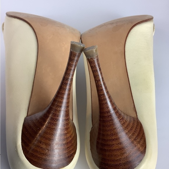 STUART WEITZMAN LEATHER CREAM NEUTRAL KNOT PUMPS - Picture 10 of 12